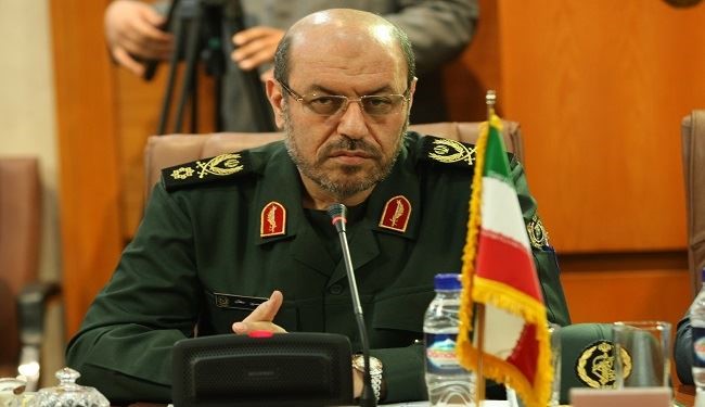 وزير الدفاع يجري محادثات مع الرئيس الروسي بموسكو