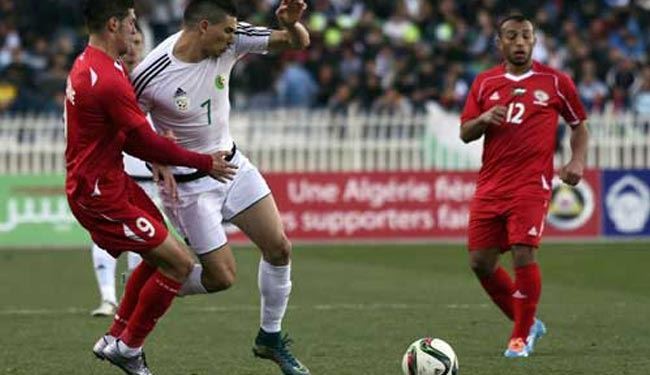 مباراة كرة قدم بالجزائر تتحول الى تظاهرة دعم لفلسطين