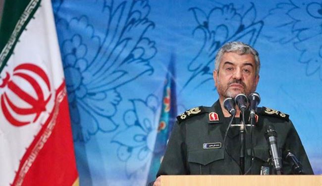 اللواء جعفري: تلاحم الشعب والقيادة يزداد قوة يوما بعد يوم