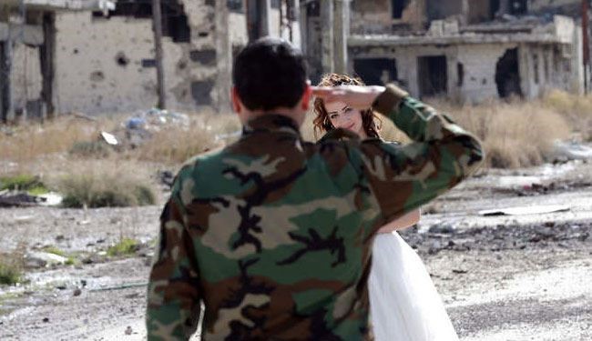 دمار حلب..صور تذكارية لزفاف جندي سوري!