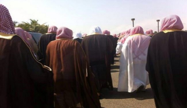 المرأة تؤجج 