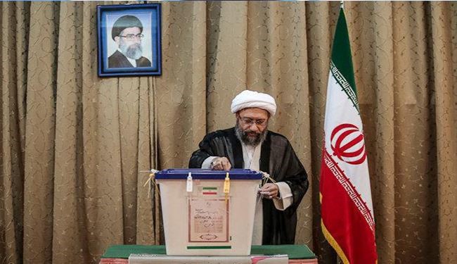 آملي لاريجاني: الشعب الايراني لايولي اهتماما لايحاءات الاجانب