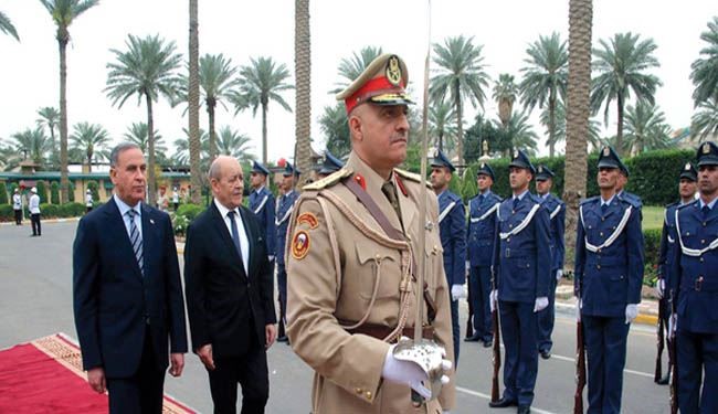 وزير الدفاع الفرنسي يؤكد ضرورة استعادة الرقة والموصل