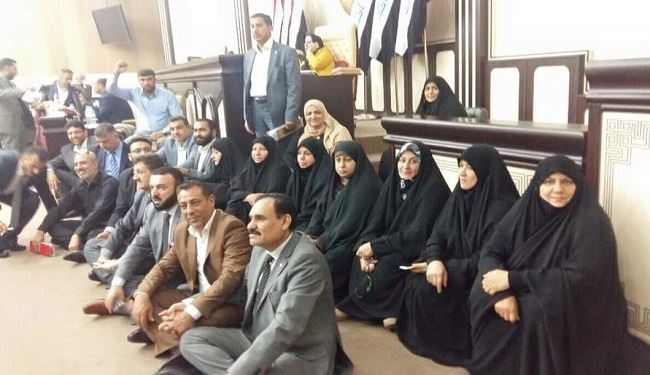 النواب المعتصمون: مستمرون لحين تغيير الرئاسات الثلاث!