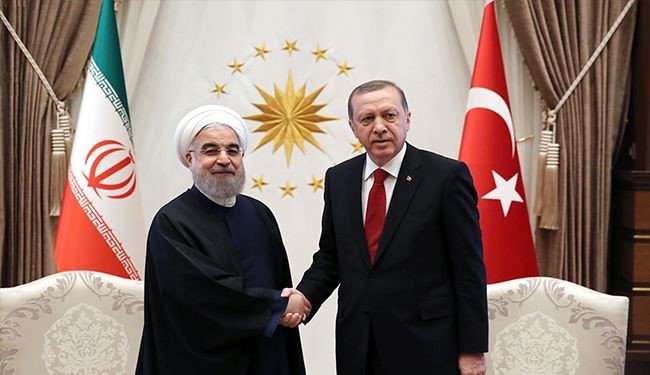 ايران وتركيا توقعان 8 وثائق للتعاون بحضور روحاني واردوغان
