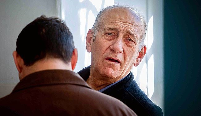 بالصور؛ كيف يعيش السجين إيهود أولمرت حياته بالمعتقل؟