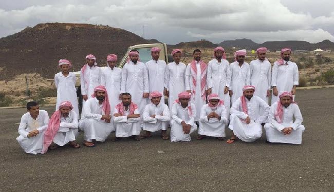 أنصار الله تتسلم أسرى لها من السعودية