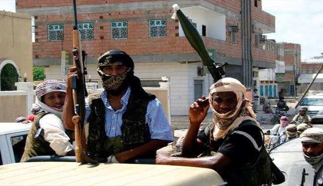 القاعدة تتوعد الإمارات بالثأر بعد هزيمتها في المكلا