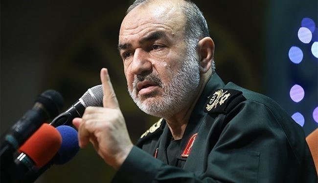 کسی نمی‌تواند به ایران چپ نگاه کند