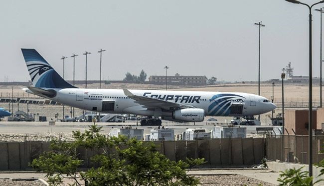 العثور على أجزاء من حطام الطائرة المصرية المفقودة