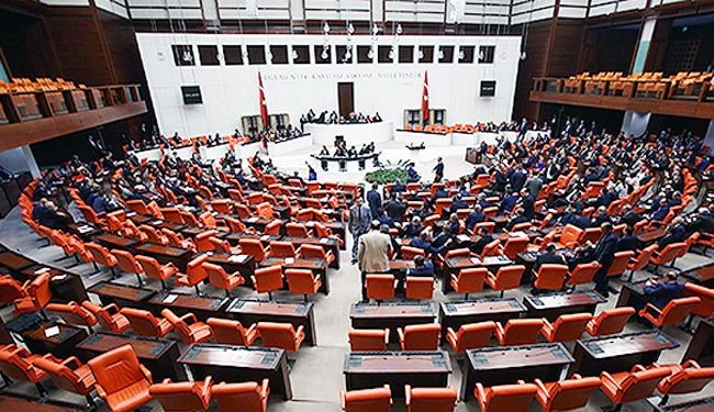 برلمان تركيا يصوت على رفع الحصانة عن 138نائبا
