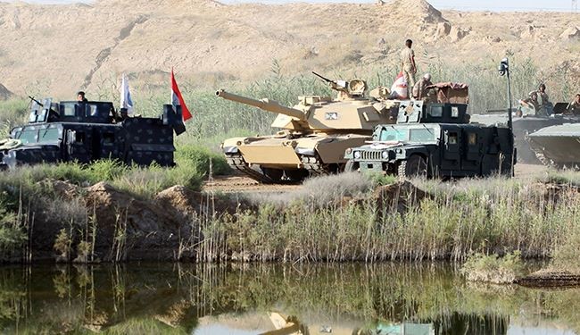 رفع العلم العراقي فوق جسر ناحية الكرمة شمال الفلوجة