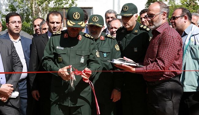 بالصور.. ايران تفتتح مصانع لانتاج اسلحة فردية متطورة
