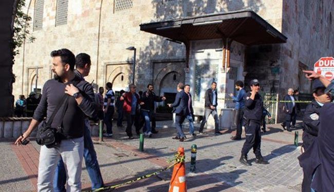 مقتل ثلاثة أشخاص في هجوم بسيارة مفخخة جنوب شرق تركيا