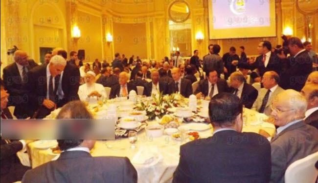 صحفي يسخر من وجبة إفطار السيسي: 