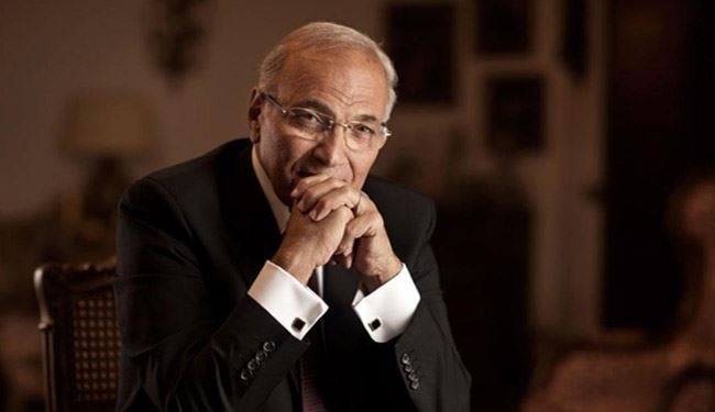 السلطات المصرية ترفع اسم احمد شفيق من قوائم ترقب الوصول
