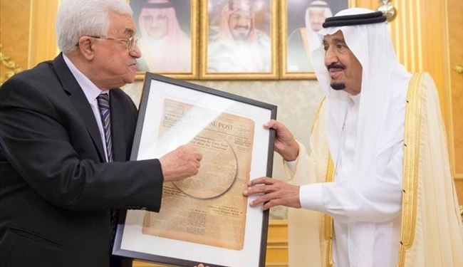 بالصور.. ماهي الهدية التي قدمها عباس للملك سلمان؟