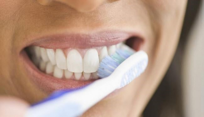 غسل الأسنان بعد الأكل مباشرة له أضرار كبيرة !