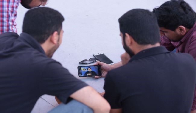 هكذا تابع المعتصمون كلمة السيد نصرالله أمام منزل الشيخ قاسم بالبحرين+صور