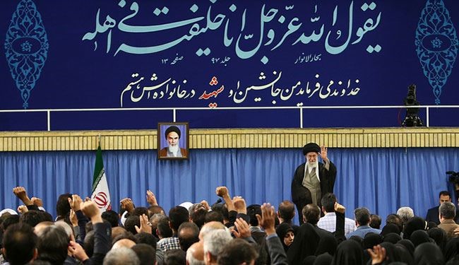 قائد الثورة : التعرض للشيخ عيسى قاسم ينم عن الحماقة والبلاهة