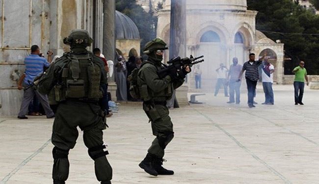 الاحتلال يقتحم المسجد الأقصى ويغلق أبواب المسجد القبلي