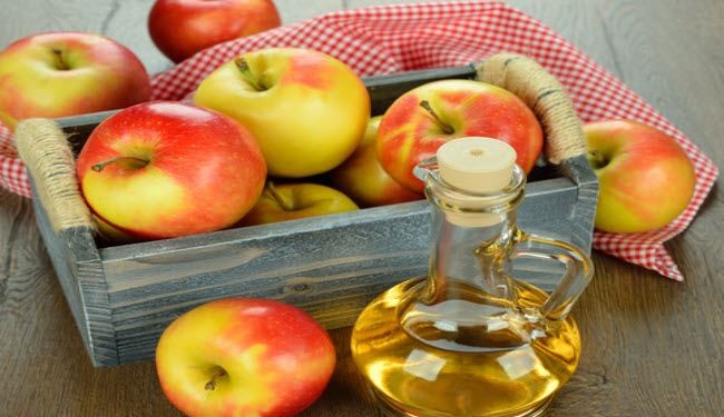 ماذا يحدث حين تغمسون قدميكم في خل التفاح؟