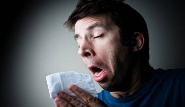 لن تتوقعوا ماذا سيحدث لو ظلت العين مفتوحة أثناء العطس!