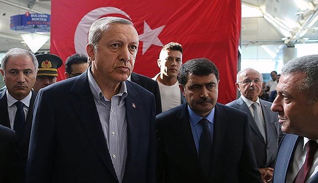 بالصور؛ اردوغان يحتجز 20 