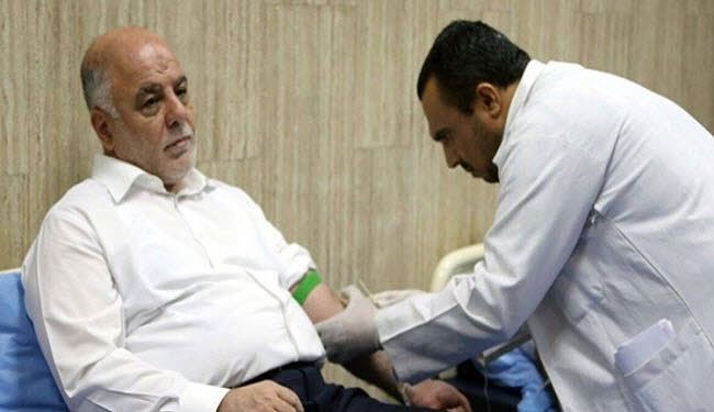 بالصور.. العبادي يتبرع بالدم لضحايا التفجير الارهابي بالكرادة
