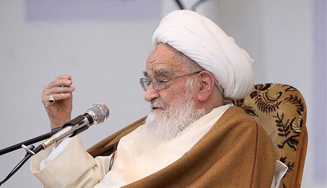 آية الله صافي كلبايكاني يطالب بإعادة إعمار مقبرة البقيع