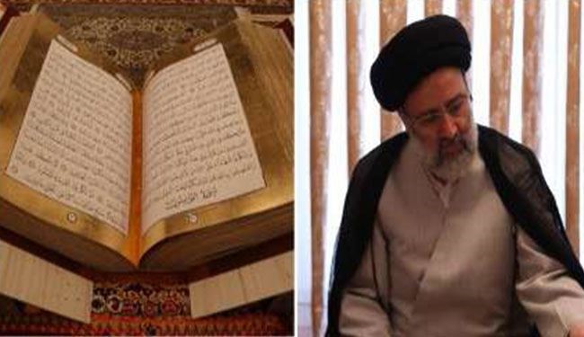 قائد الثورة یهدي مصحفاً نفيساً لمتحف الروضة الرضویة