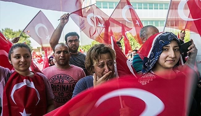 بالصور؛ اكثر من 160 قتيلا و1500 جريح بمحاولة الانقلاب الفاشلة