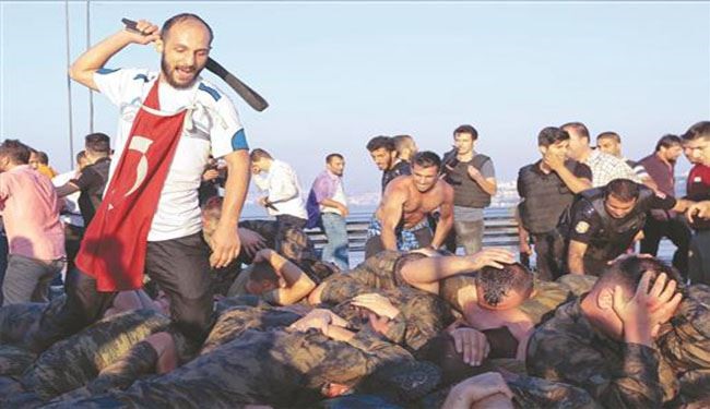 أردوغان يلوح بالمشانق وهيبة الجيش مكسورة