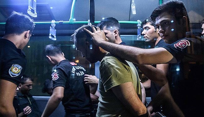 اقالة نحو 9 الاف من موظفي وزارة الداخلية التركية