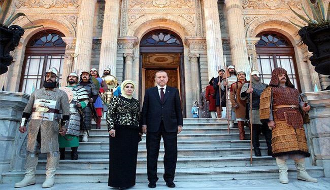 بالصور.. الوجه الآخر لحياة أمينة أردوغان!