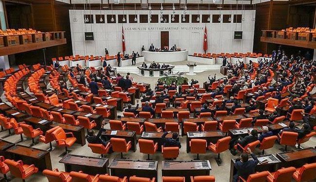 البرلمان التركي يقر حالة الطوارئ
