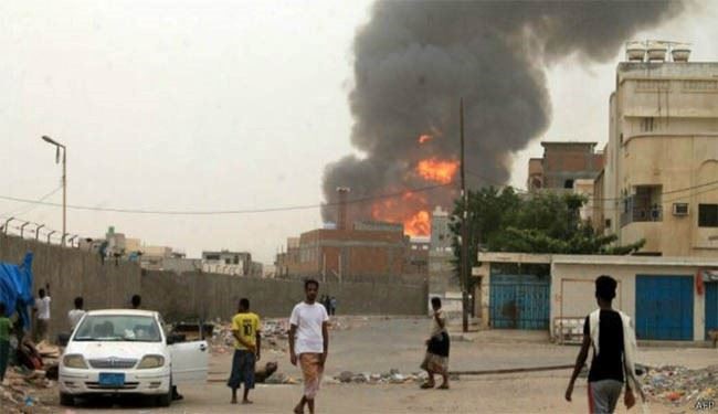 مرتزقة العدوان السعودي يستهدفون صلاة الجمعة بتعز