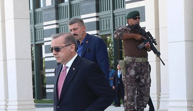 إردوغان متهم بتقليد هتلر في خلق ذريعة لتصفية الخصوم