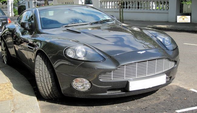 مقيم هندي يصدم سيارة فارهة لأمير سعودي.. فماذا حلّ به؟