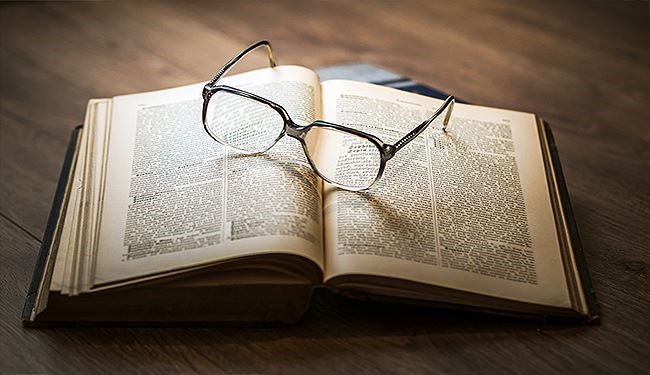 دراسة.. قراءة الكتب في سن الشيخوخة تطيل العمر