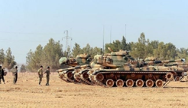 تركيا تدفع بمزيد من الدبابات إلى سوريا وتقصف مواقع للأكراد