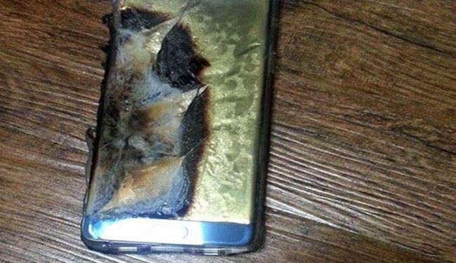 بالصور.. انفجار هاتف سامسونغ غالاكسى نوت 7 خلال شحنه