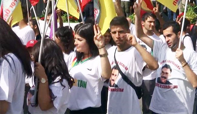 بالصور؛ عشرات الاف الاكراد يتظاهرون ضد اردوغان في المانيا