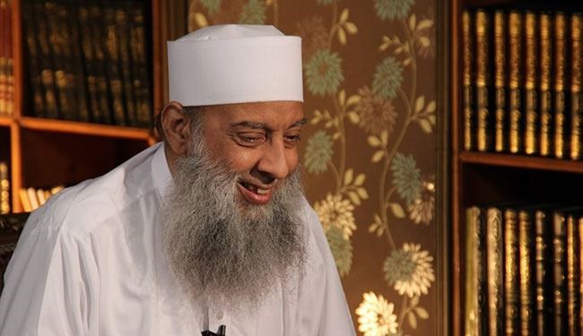 أبو إسحاق الحويني: لا يجوز قراءة الفاتحة على الميت!