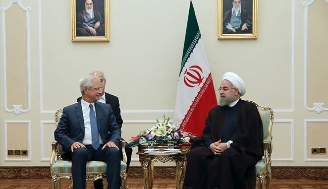 روحاني: التمسك بالحل السياسي هو الخيار الصائب للازمة السورية