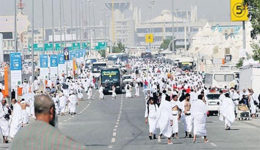 الحجاج يتوجهون الى منى وفاجعة العام المنصرم تخيم على المناسبة