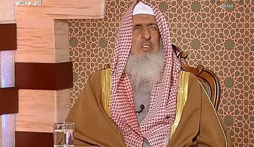 واخيرا.. مفتي السعودية يتنازل عن خطبة عرفة؟!