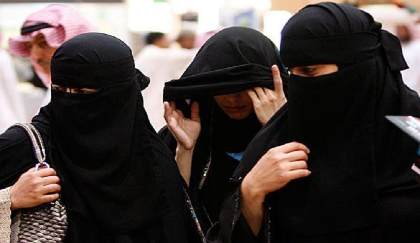 سعوديات يكشفن سبب تفضيلهن الركوب مع سائق أوبر أجنبي +صور