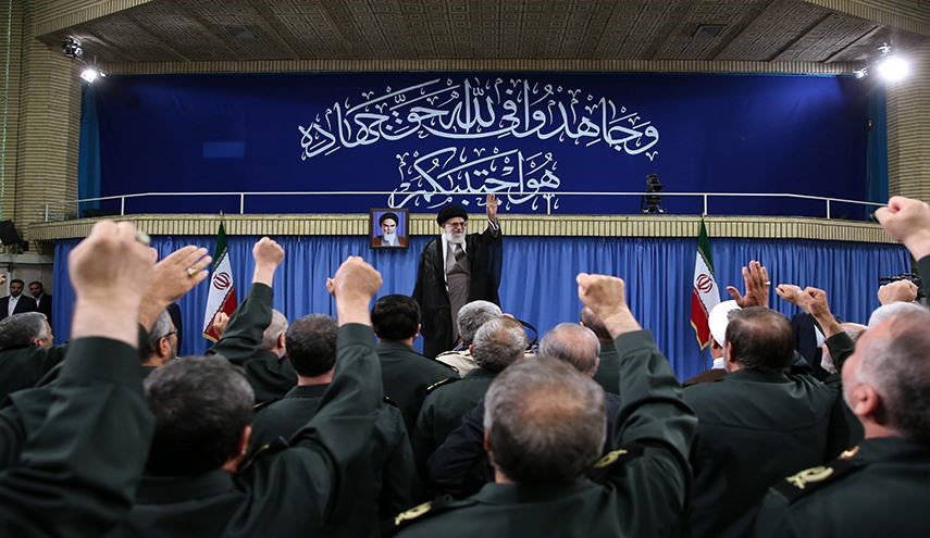 آية الله خامنئي يستقبل قادة ومسؤولي حرس الثورة +صور