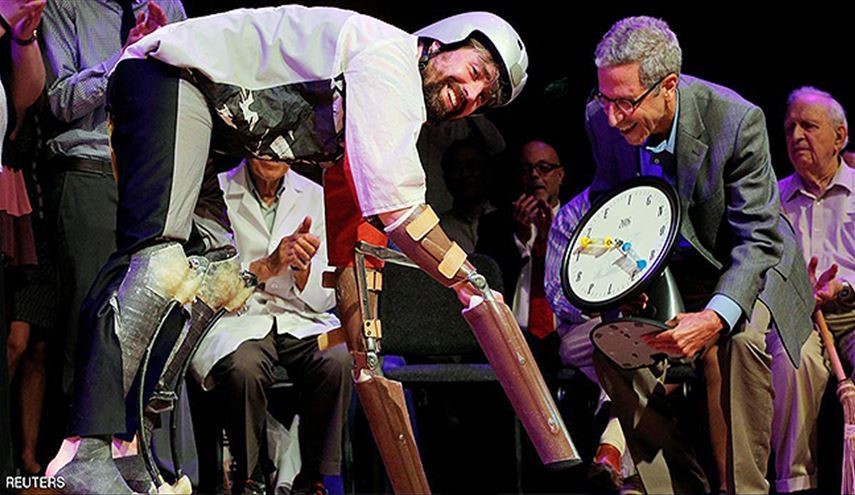 الرجل الماعز..أبرز الفائزين بجائزة نوبل للحماقة العلمية!!+صور